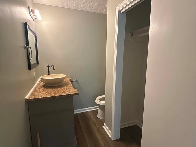920 Lamore St — Photo 29
