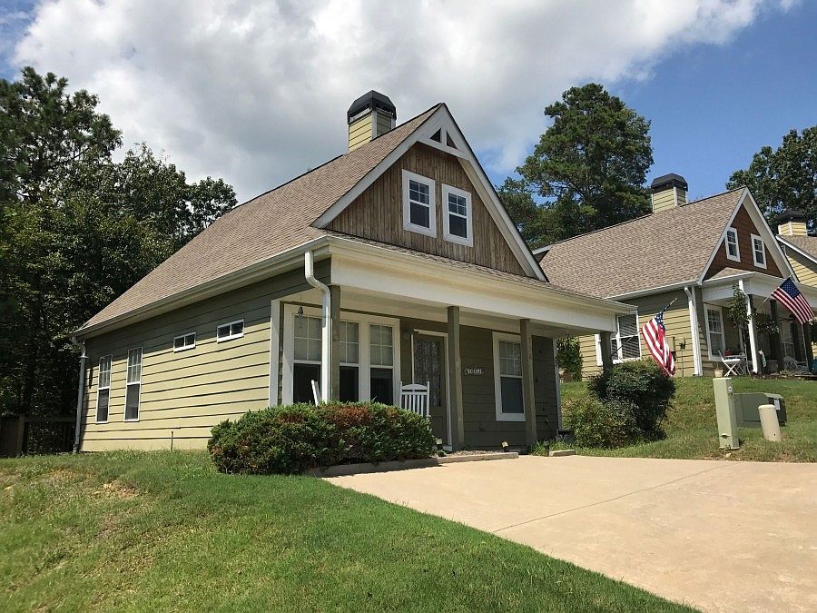 1st image of 216 Lakeside Dr