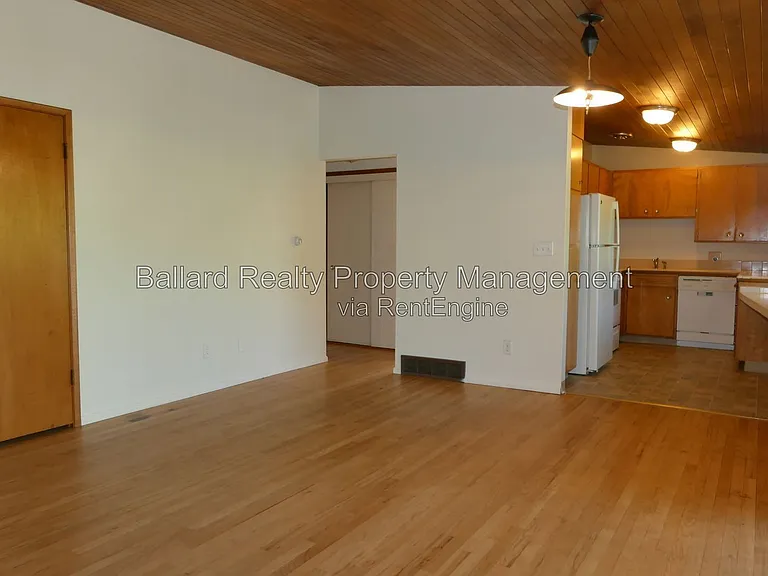 1802 NW 89th St — Photo 3