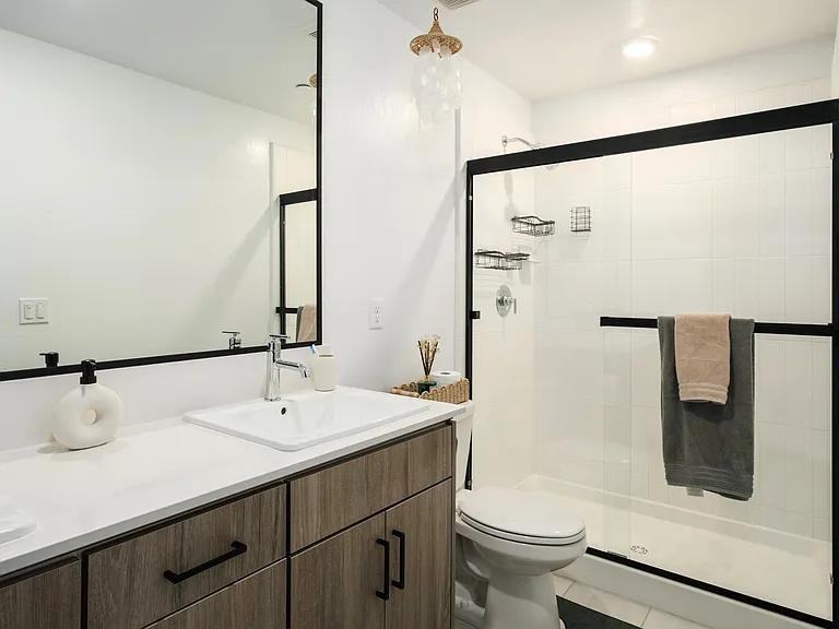 2783 E Tamarind Dr — Photo 3