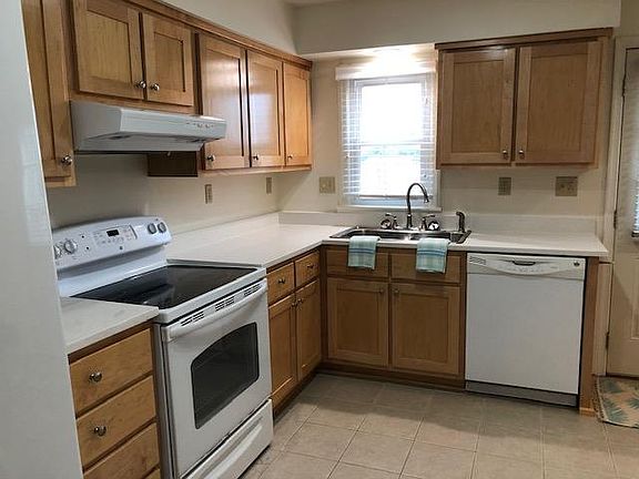 2nd image of 3015 Luxembourg Ave