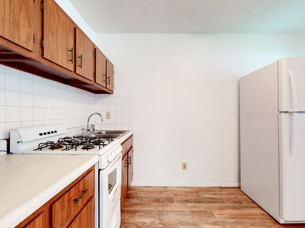 200 W Shelbourne Dr, 200 W Shelbourne Dr APT 6, Normal, IL 61761