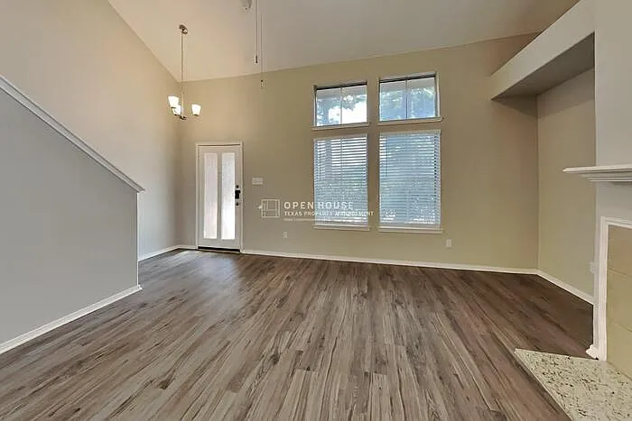 3 bed, 2.5 bath, 1764 sqft, $2,100 — Photo 4