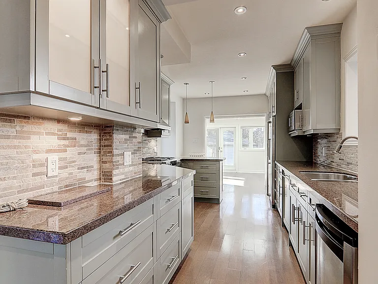 138 Fallingbrook Rd — Photo 4