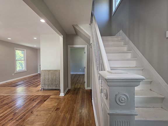 4th image of 628 W Water St