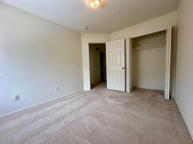 111 Rowena Pl — Photo 15
