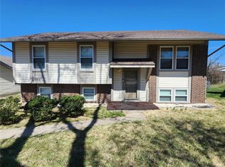 11827 McKelvey Gardens Dr, Maryland Heights, MO