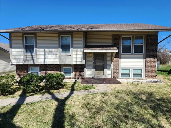 11827 McKelvey Gardens Dr, Maryland Heights, MO 63043