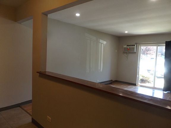 4th image of 710 W Huntington Commons Rd APT 1A