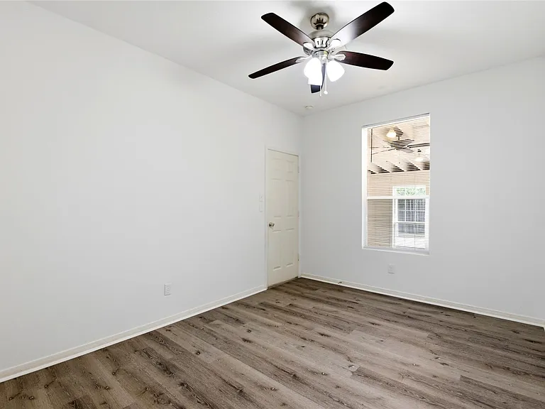 18427 Grove Brook Ln — Photo 41