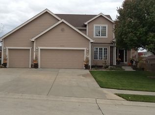 21745 Ponderosa Dr, Gretna, NE 68028
