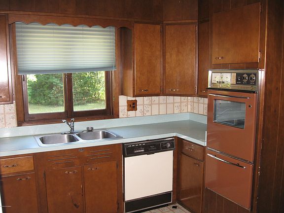 4th image of 2 Orton Dr