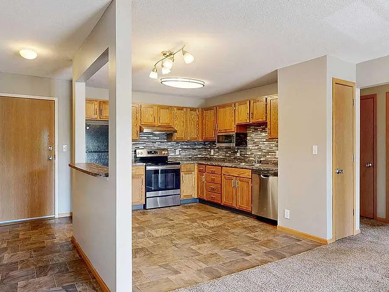 Highland View Apartments — Photo 100
