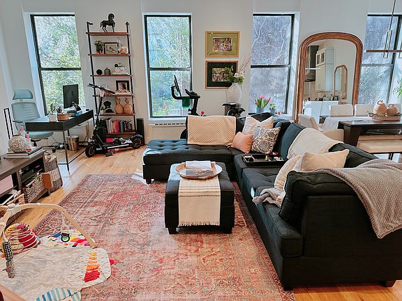 3rd image of 497 Manhattan Ave APT 2