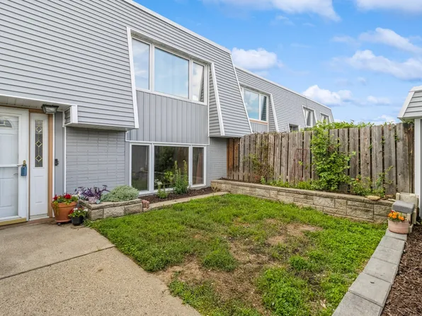 6750 School St Unit 1013, Windsor Heights, IA 50324