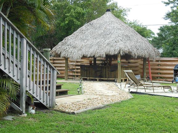 Grouper Apartment 008