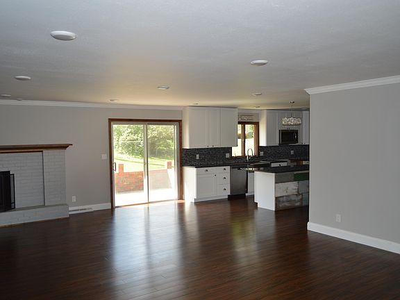 4th image of 214 E Black St