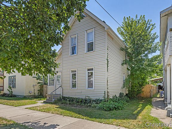 4th image of 927 Davis Ave NW
