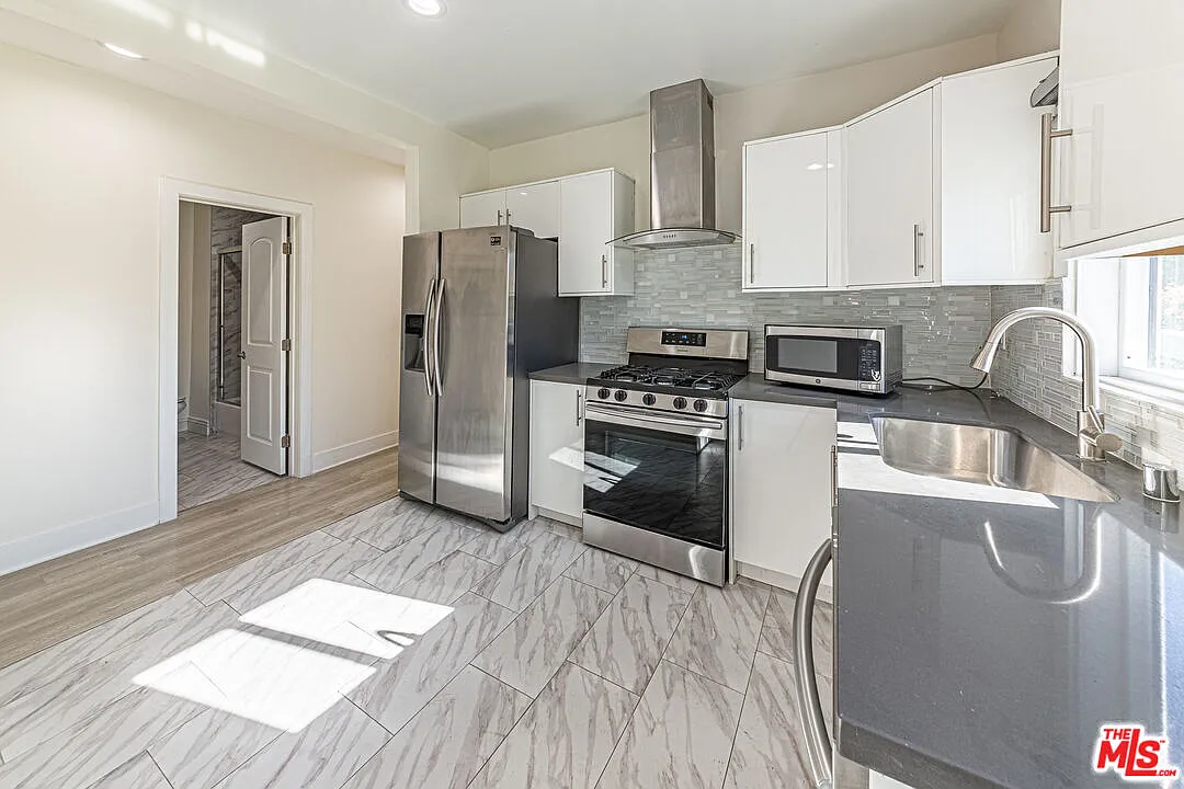 2 bed, 1.0 bath, 1000 sqft, $2,850 — Photo 1
