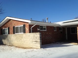 8401 Rockspring Dr, Saint Louis, MO 63123