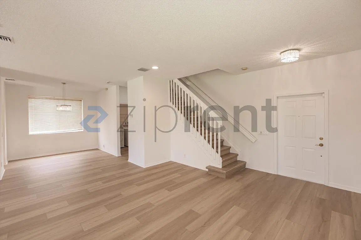 4 bed, 2.5 bath, 2282 sqft, $4,595 — Photo 4