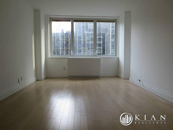 4th image of 211 E 46th St #18J