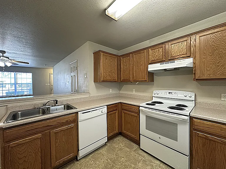 402 Veterans Ave #C — Photo 3