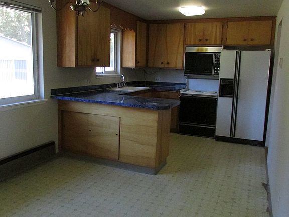 5th image of 10716 98th St SW