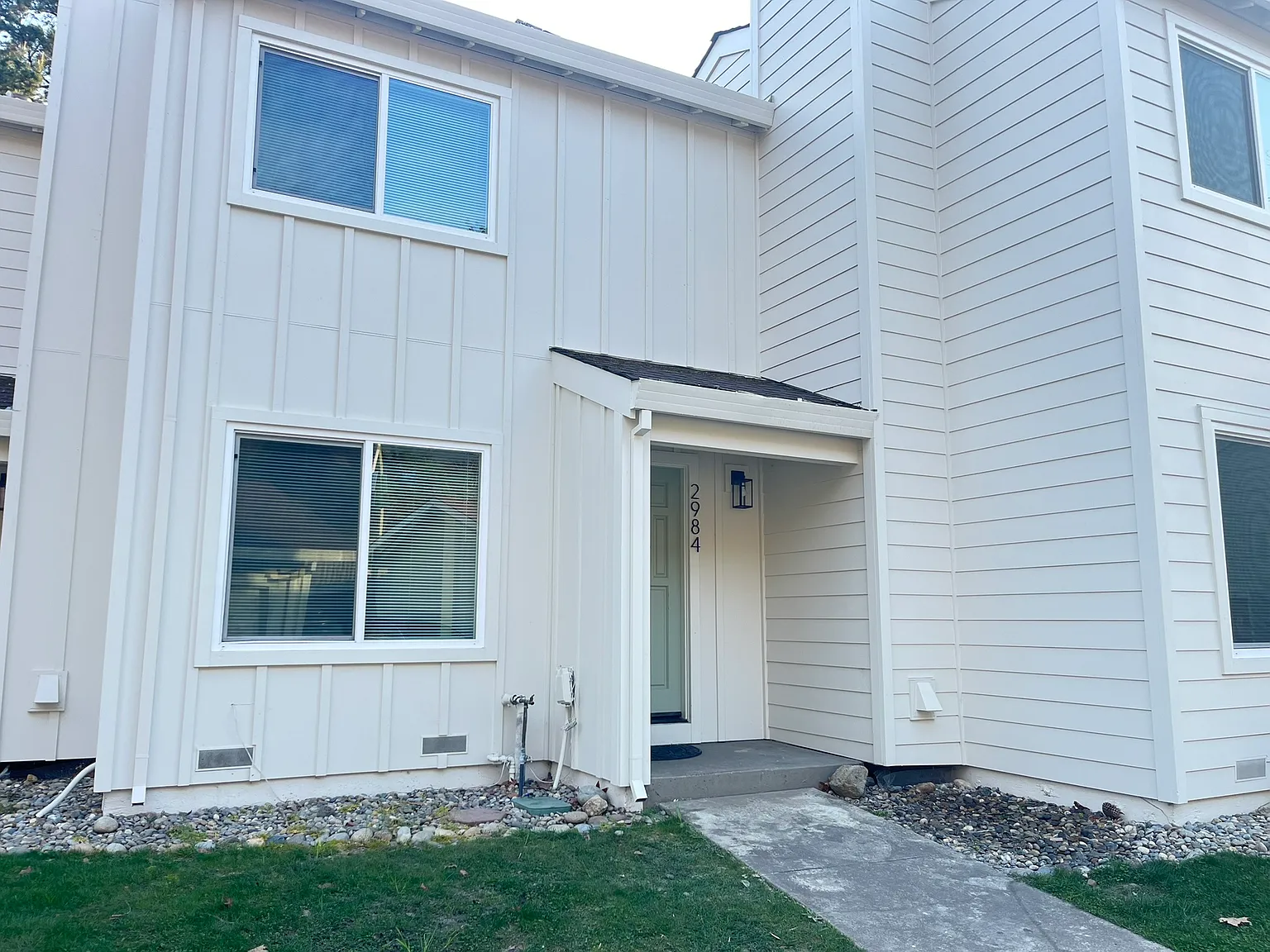 2 bed, 1.5 bath, 1116 sqft, $2,400 — Photo 2