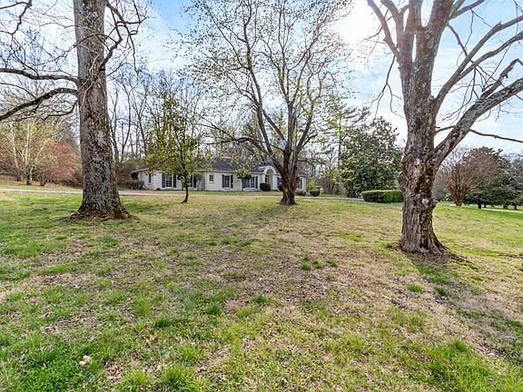 2nd image of 400 Idlewood Dr