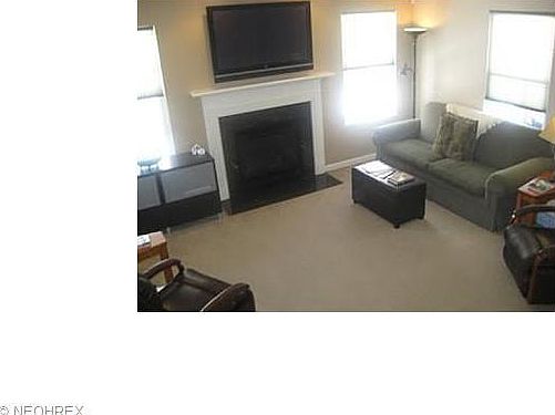 4th image of 1922 E 86th St