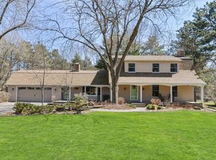 8251 Deer Pond Ct N, Lake Elmo, MN 55042