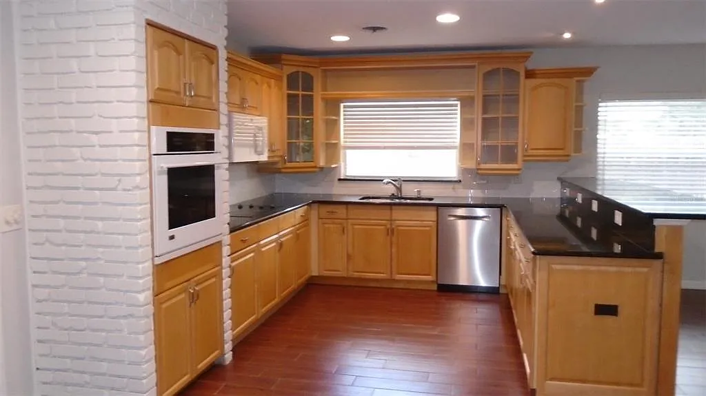 3 bed, 2.5 bath, 1995 sqft, $2,995 — Photo 4