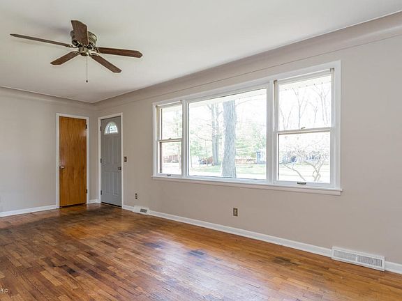 3rd image of 2213 Pleasant Dr