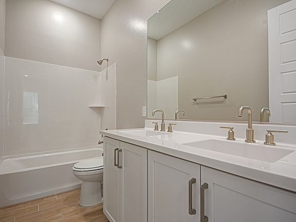 5th image of 5020 E Campo Bello Dr