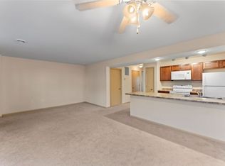 2882 Pleasant View Rd UNIT 102, Middleton, WI 53562