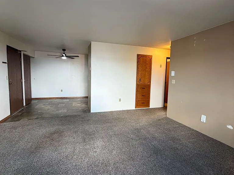 944 E Elm Dr — Photo 4