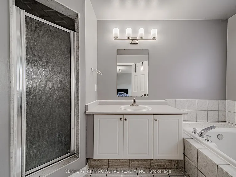 28 Samandria Ave #UPPER — Photo 32
