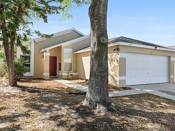 3rd image of 2937 Dickens Cir