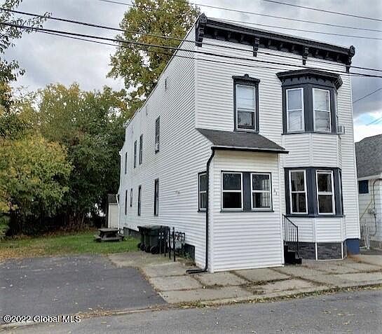 Exterior with 3 car driveway