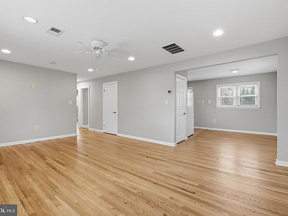 4th image of 9017 Rhode Island Ave