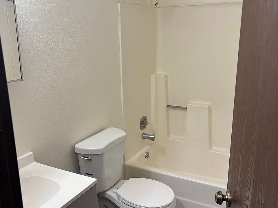 1st image of 6209 Lakewood Dr W #136