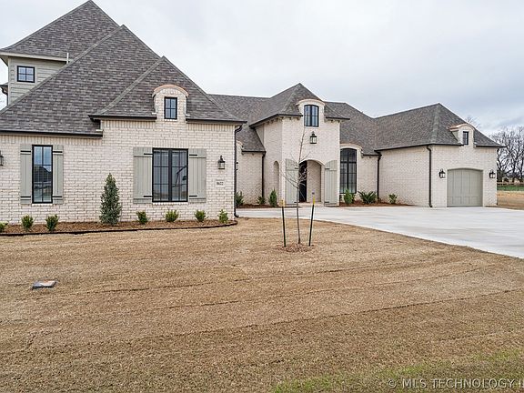 3rd image of 8622 S Timber Wolf Dr