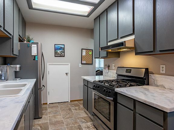 5th image of 1527 Irwin Ave