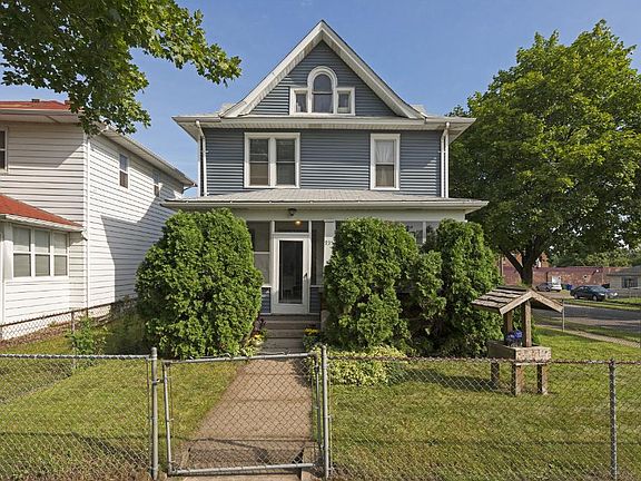 2nd image of 935 Margaret St