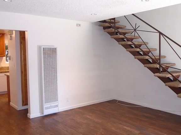 3rd image of 512 S Oak Knoll Ave APT 3