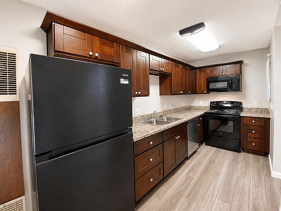 3rd image of 490 Washington Blvd APT C2