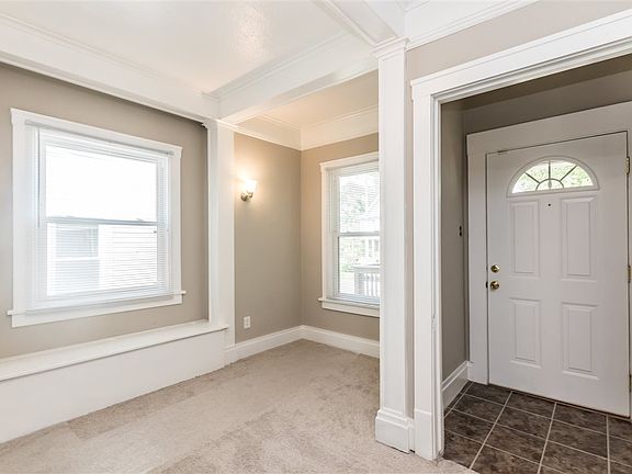 4th image of 1619 N Dechman Ave