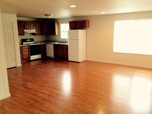 3rd image of 6860 Lexington Dr