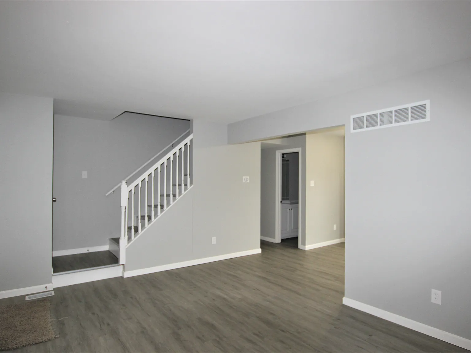 2 bed, 1.5 bath, 1040 sqft, $1,600 — Photo 3